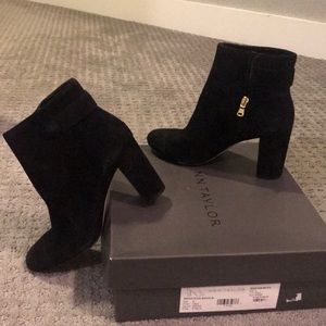 Ann Taylor suede bootie size 8, black